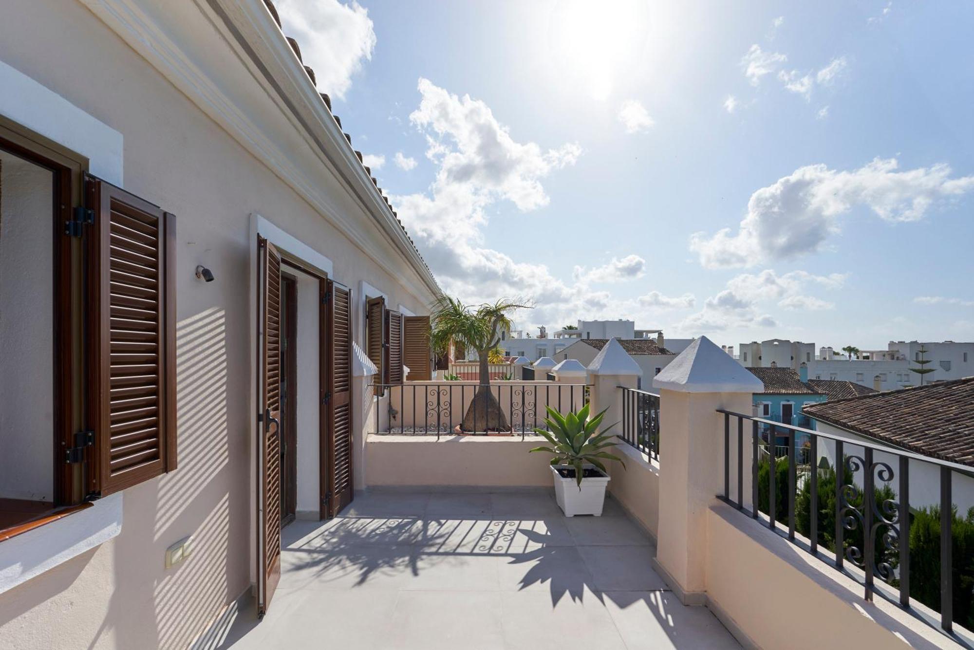 Golden Mile Villa *