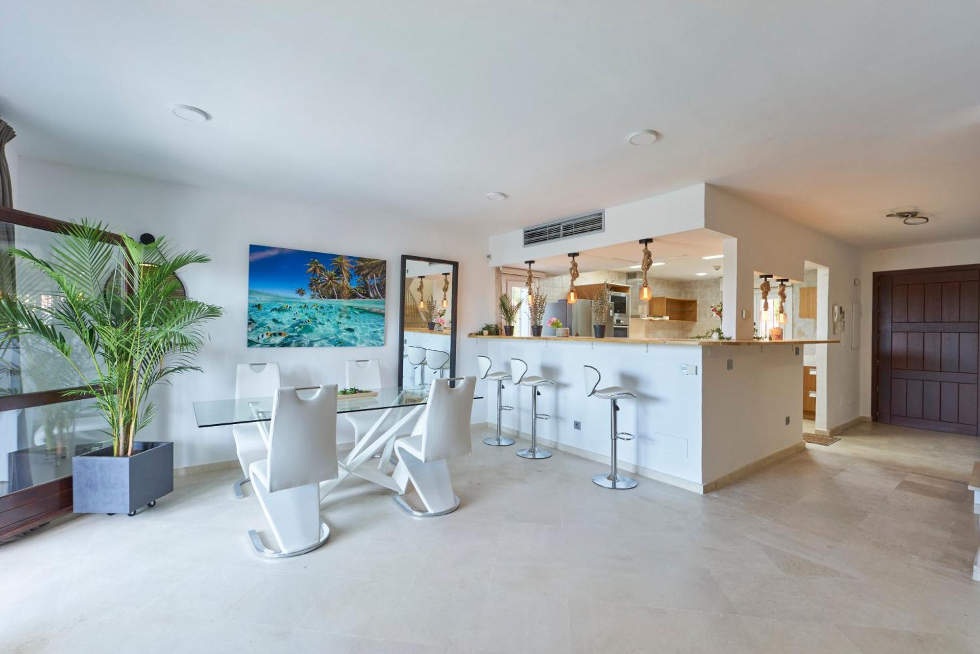 Golden Mile Villa *